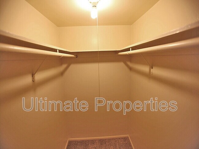 Building Photo - 6043 N 71st Ln