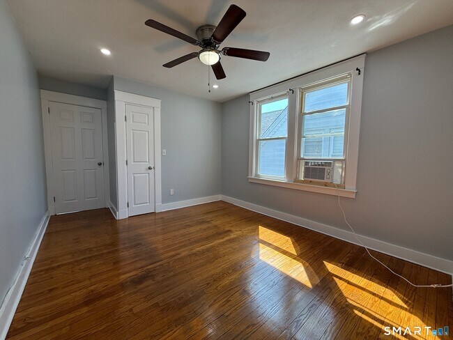 Building Photo - 253 Willow St