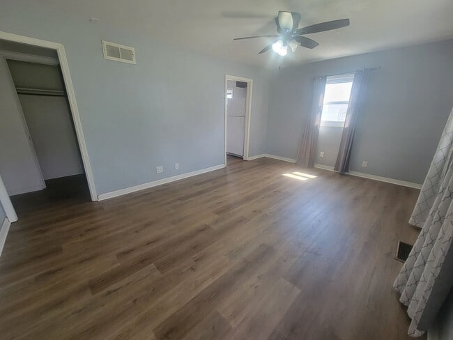 Building Photo - 2 Bedroom, 1 Bath Home Now Available for Rent!