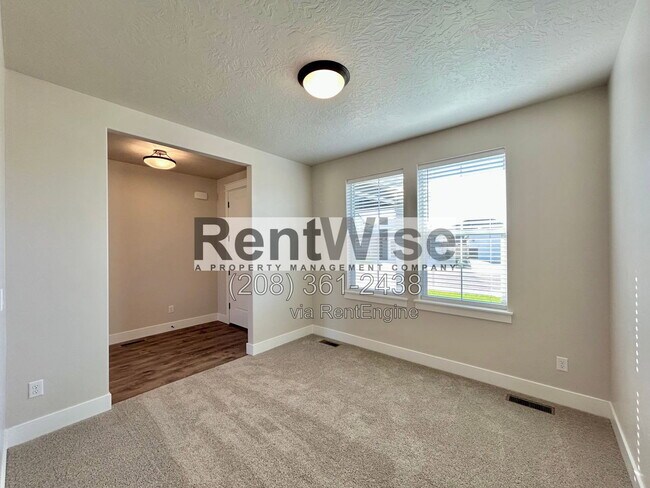 Building Photo - 5690 N Jumplist Ave