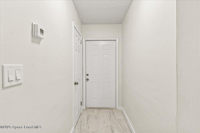Building Photo - 1104 Azalea Ln