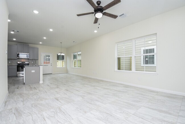 Building Photo - 2807 Topiary Ln