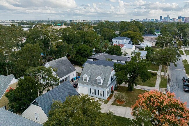 Building Photo - 2413 Musselwhite Ave