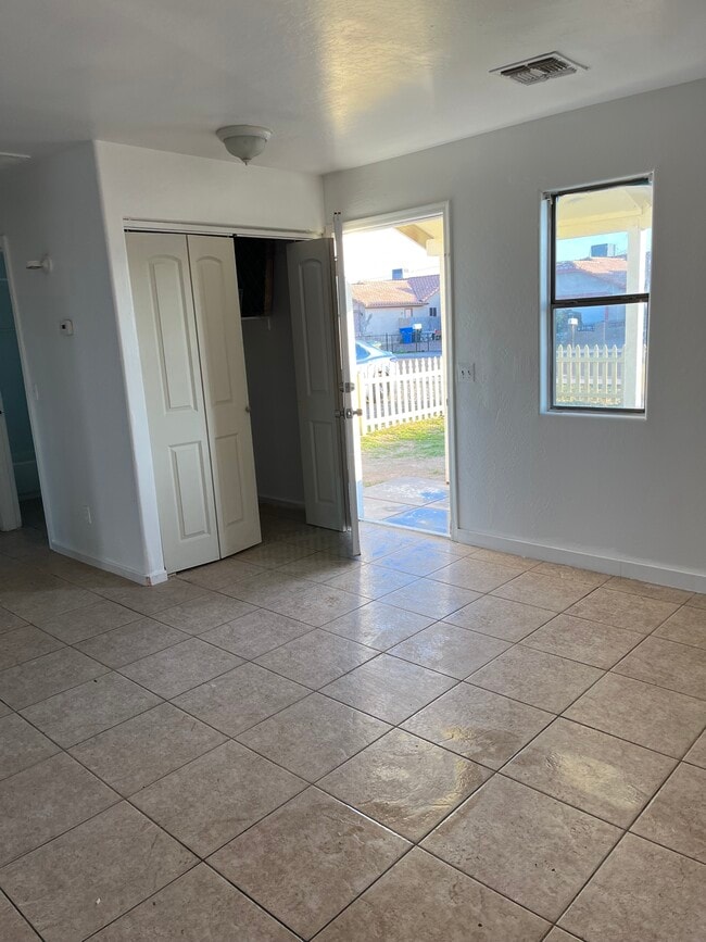 Building Photo - 2906 E Chipman Rd