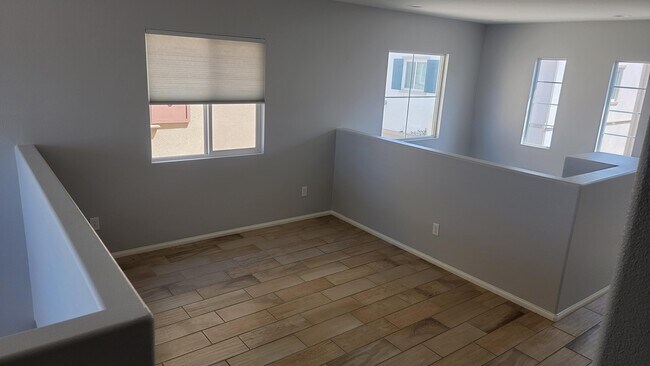 Building Photo - 305 Paseo Gusto