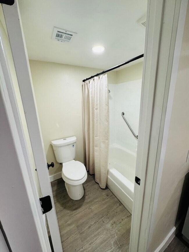 Building Photo - NW/ Oro Valley- Remodeled one bedroom apar...