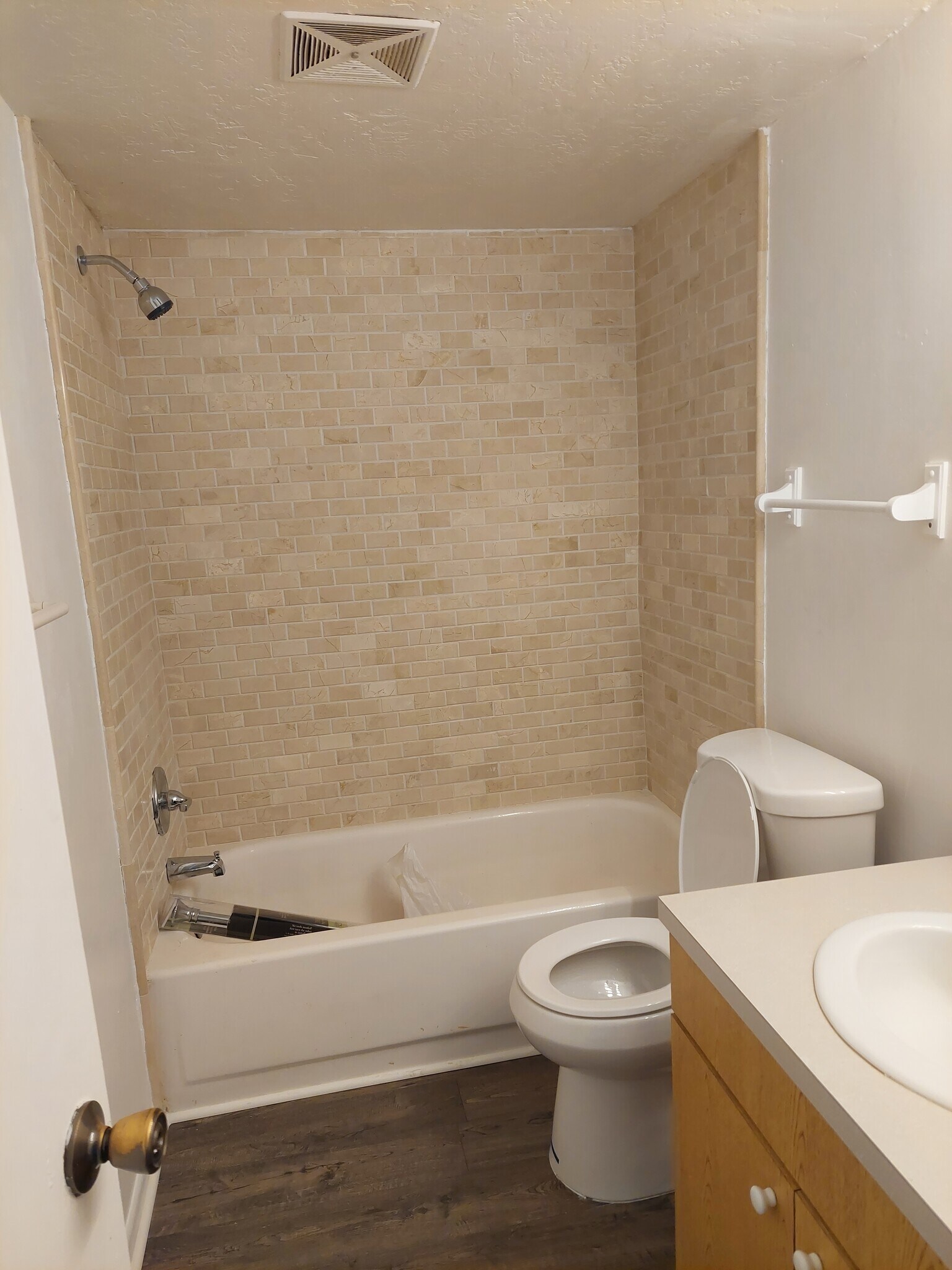 Bathroom/Shower - 6312 Newtown Cir