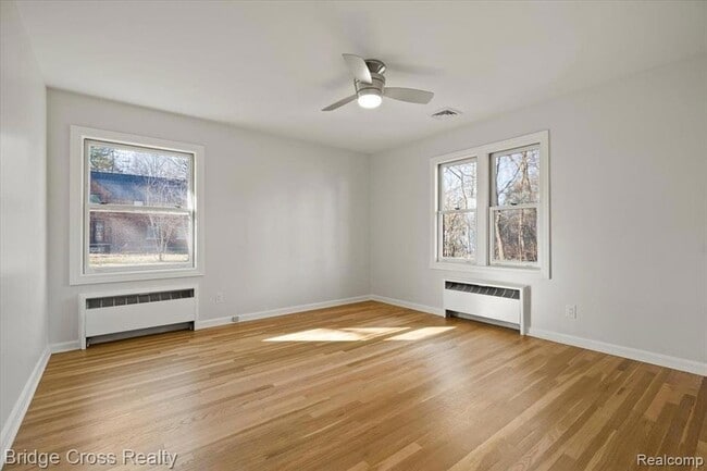 Building Photo - 95 Hillsdale Rd