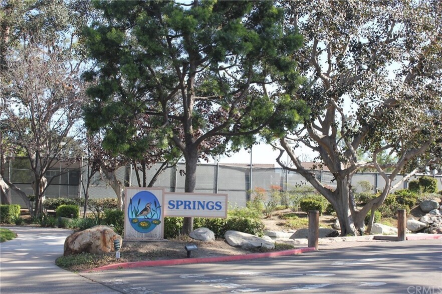 Entry to Community - 220 Springview