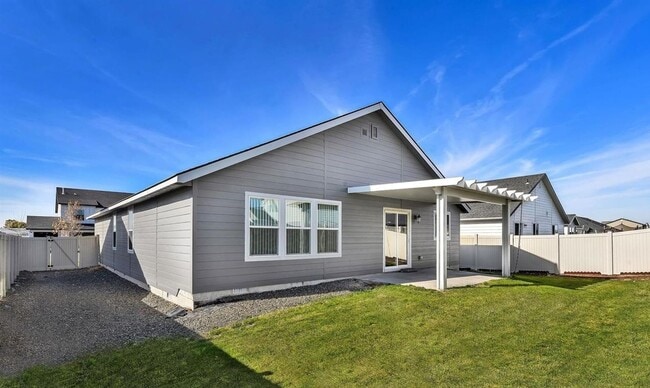 Building Photo - Welcome to this stunning 4-bedroom, 2-bathroom home located in the vibrant community of Caldwell,...