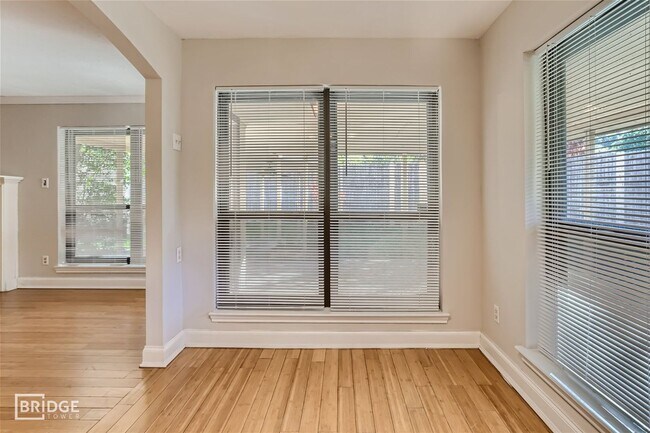 Building Photo - 303 Trailridge Dr