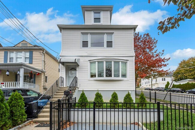 Primary Photo - 53 Sterling Ave