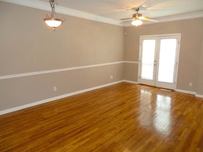 Building Photo - 1560-1581 Laurel Park Pl SW