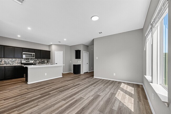 Building Photo - 14529 Lily Plns Dr