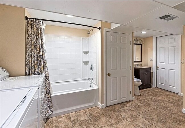 Building Photo - 14 Hoover Rd