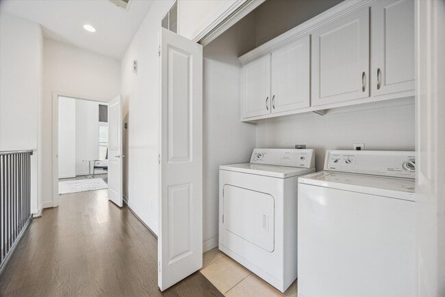 Building Photo - 902 Roy St