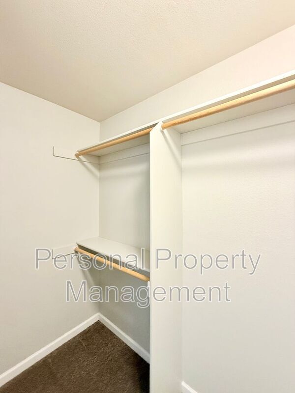 Building Photo - 12600 NE 49th St