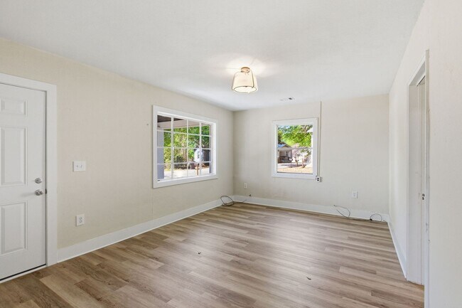 Building Photo - 116 Chester Ave