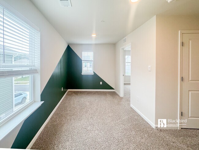 Building Photo - 561 Fawn Mdw Ln