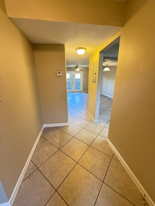 Building Photo - 1625 Martin Bluff Rd