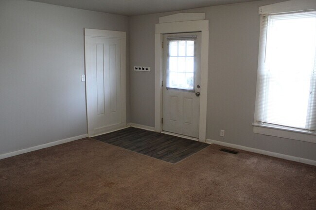Building Photo - Cute 2BR in North Salem!