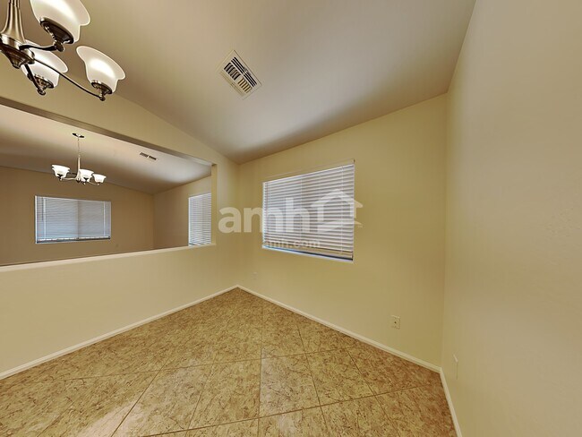 Building Photo - 3933 E Mica Rd