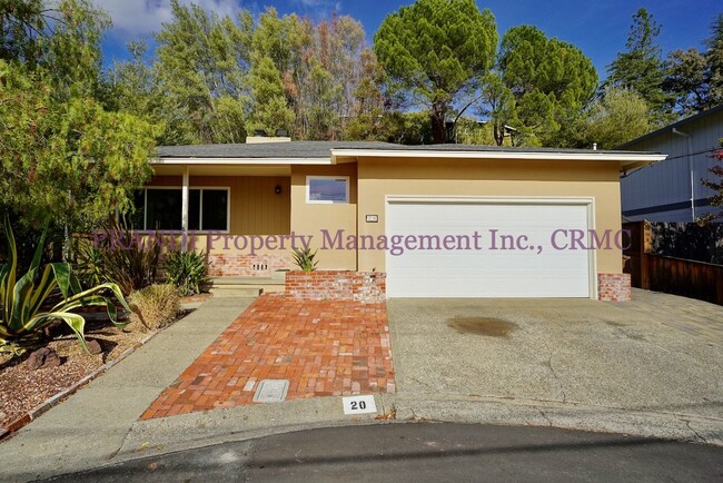 Building Photo - Available Now! 3 Bedroom Kentfield home.