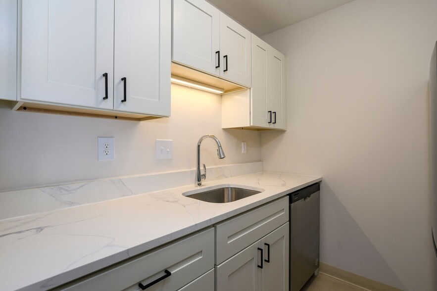 Building Photo - Oak Forest Apartments