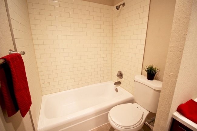 Interior Photo - Hemingway Heights - 3635-3645 Warwick Blvd