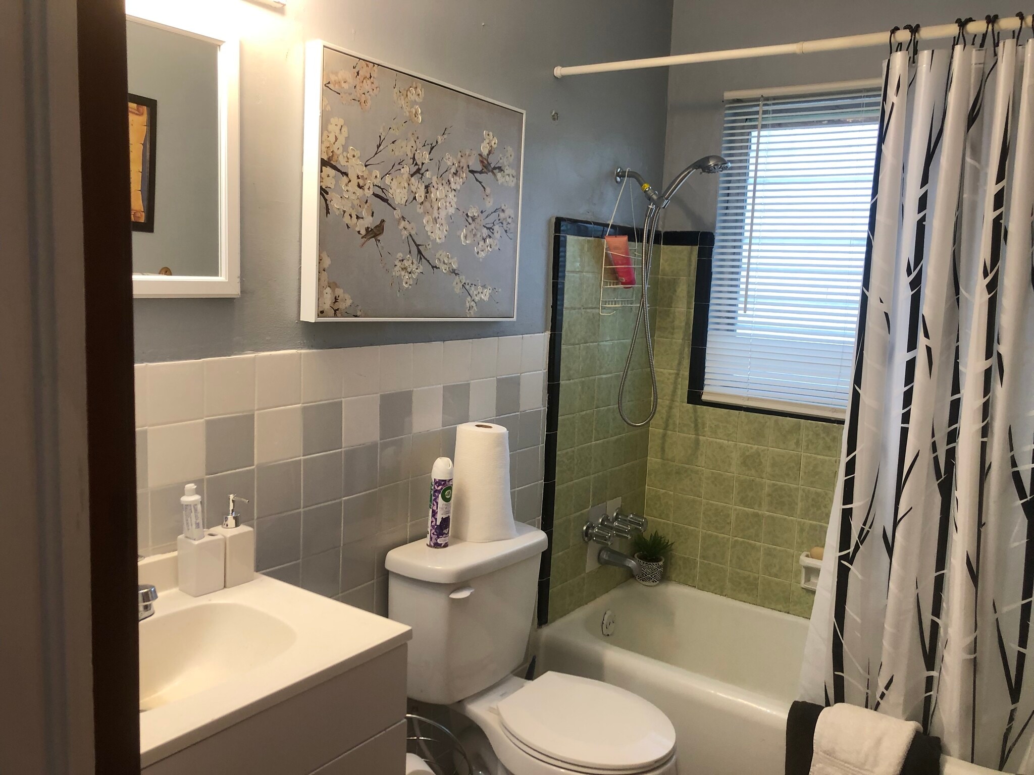 Building Photo - 546 Monticello Ave