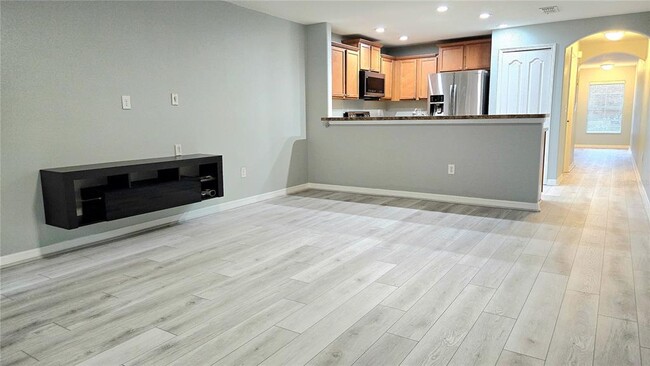 Building Photo - 405 Carina Cir