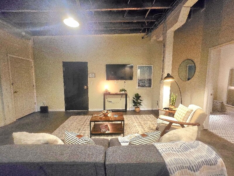 Building Photo - 1009 Jefferson St