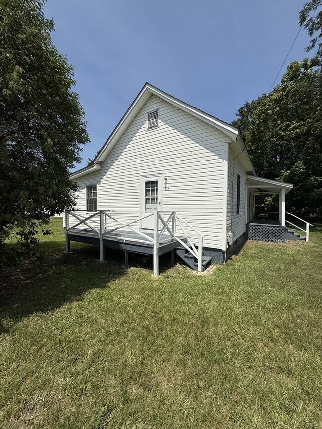 Building Photo - 3 bd 2 ba House