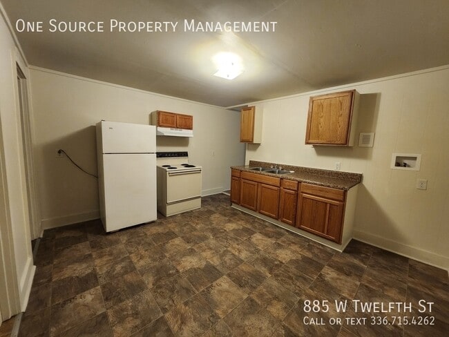 Building Photo - 885 W 12th St