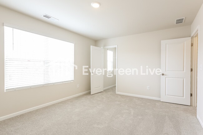 Building Photo - ready now