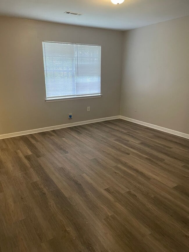 Building Photo - Remodeled 3 bedroom 2 bath