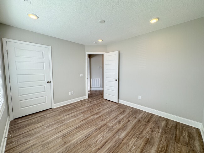 Building Photo - 5007 Cypress Lake Rd