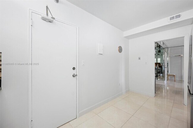 Building Photo - 10185 Collins Ave