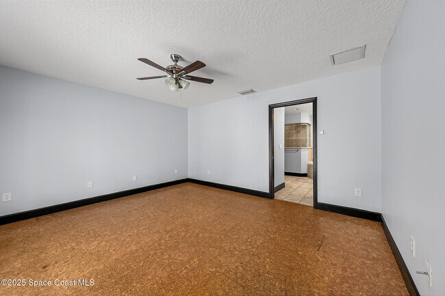 Building Photo - 915 Kenmore St NW