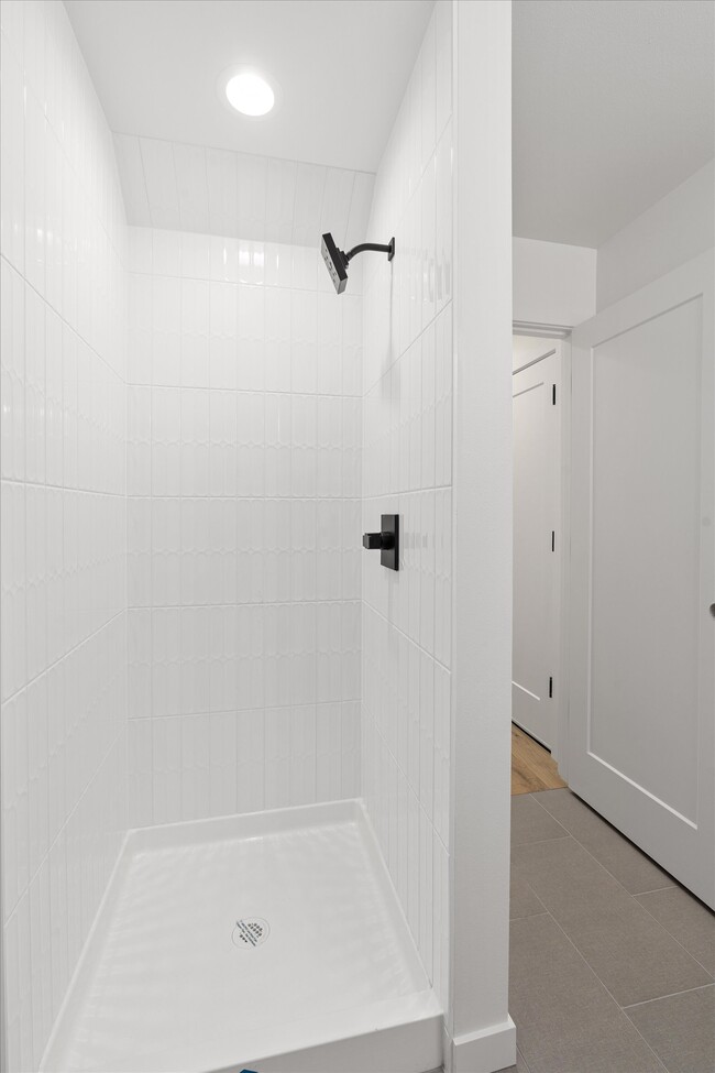 Lower Bath - 2151 N 147th St