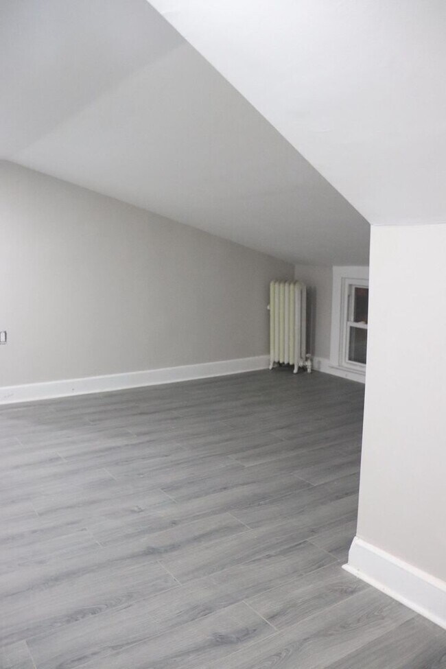 Building Photo - 28 Beechwood Pl