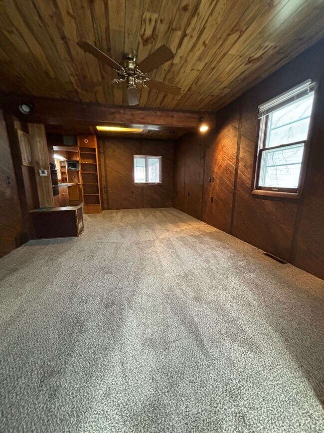 Building Photo - 2 Bedroom 2 Bathroom Single Family Home