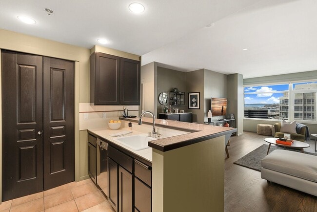 Building Photo - Amazing Views & All the Amenities at The Ellington w/Parking! $2650
