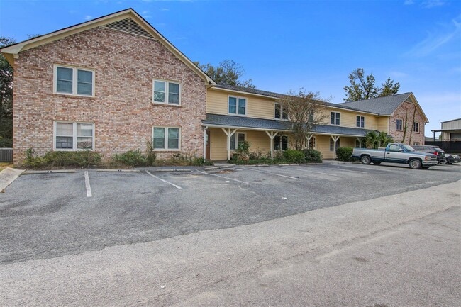 Building Photo - 2150 Spoleto Lane Apt #B3, North Charlesto...