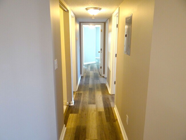 Building Photo - Long term ground floor rental