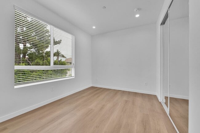 Building Photo - Modern Brand new 5-Bedroom Home for Lease ...