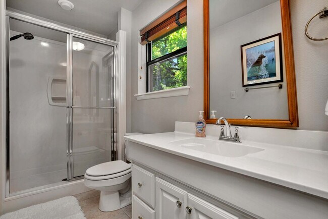 Building Photo - 13014 Schoolhouse Dr