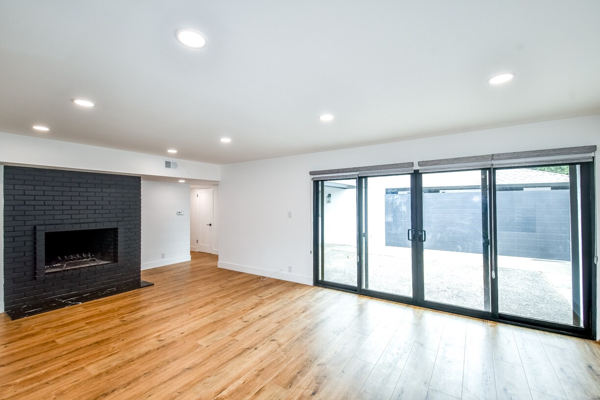 Building Photo - 270 Grace Dr