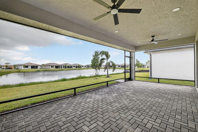 Building Photo - 12347 SW Compass Pt Dr