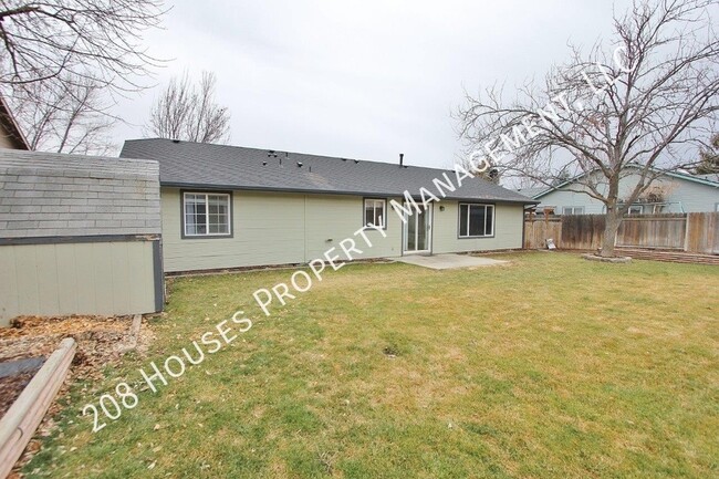 Building Photo - Single Level Home w/Mature Landscaping *In...